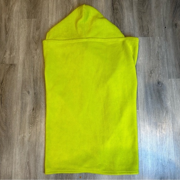 Dr. Seuss Grinch hooded blanket - Picture 7 of 12